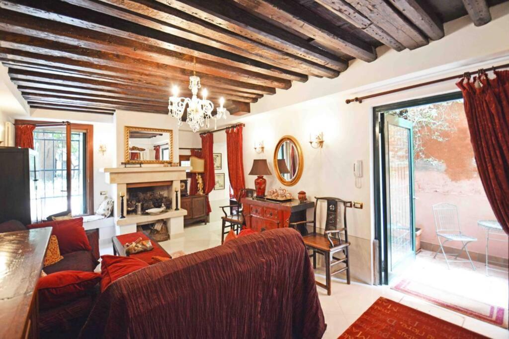 Zattere Cottage Close To Guggenheim Венеция Экстерьер фото