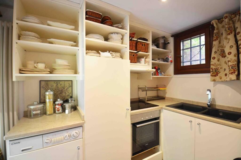Zattere Cottage Close To Guggenheim Венеция Экстерьер фото