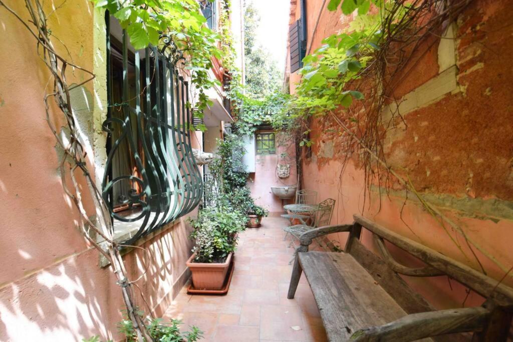 Zattere Cottage Close To Guggenheim Венеция Экстерьер фото
