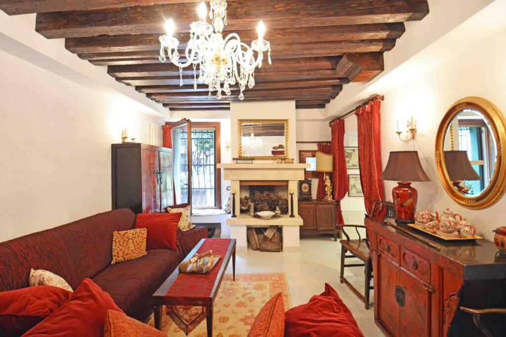 Zattere Cottage Close To Guggenheim Венеция Экстерьер фото
